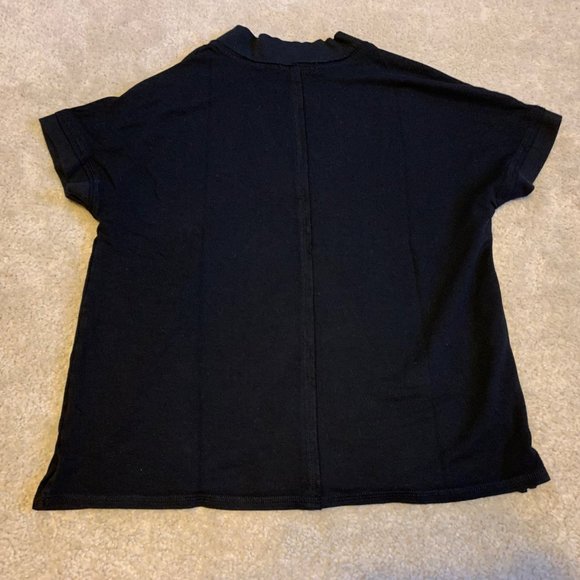 Red Haute Black V-neck Short Sleeved Tee Size XS NWT - Picture 2 of 9